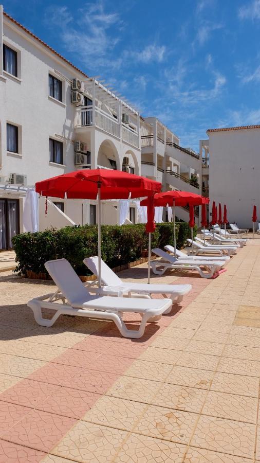 Amore Hotel Apts Paralimni Exterior foto