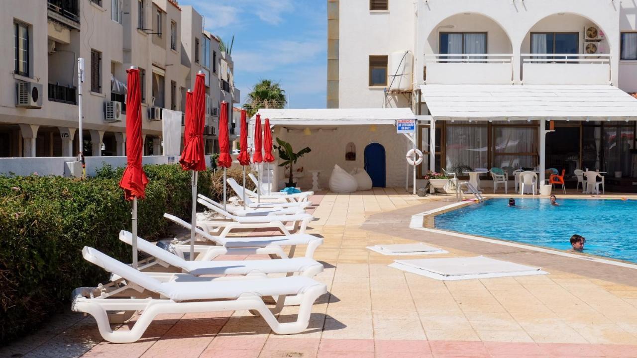 Amore Hotel Apts Paralimni Exterior foto